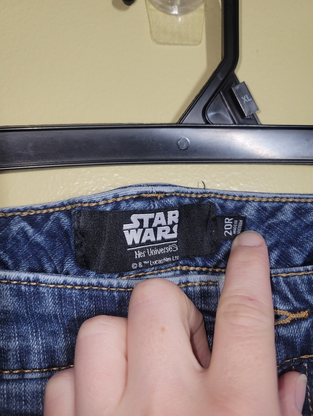 Torrid Star Wars Her Universe Patch Jeans 20 - Picture 4 of 13